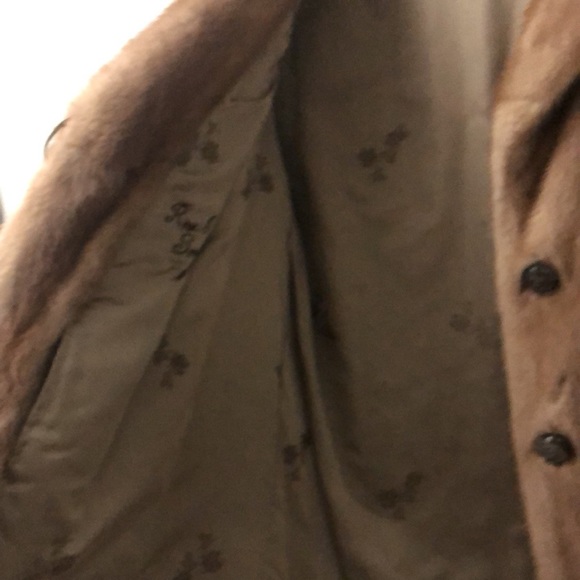 Vintage women’s light brown/ tan genuine fur coat - Picture 5 of 11